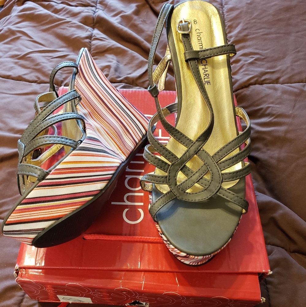 Grey sandals with multicolored wedge heel